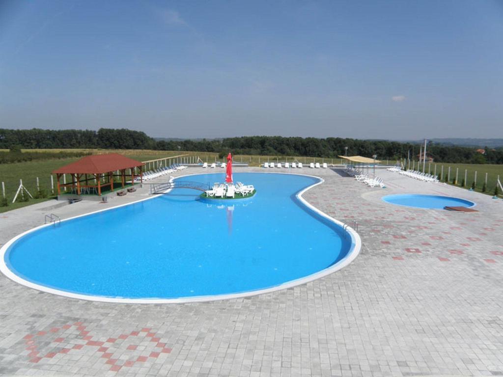 Bazeni Baikal Hotel Topola Bagian luar foto