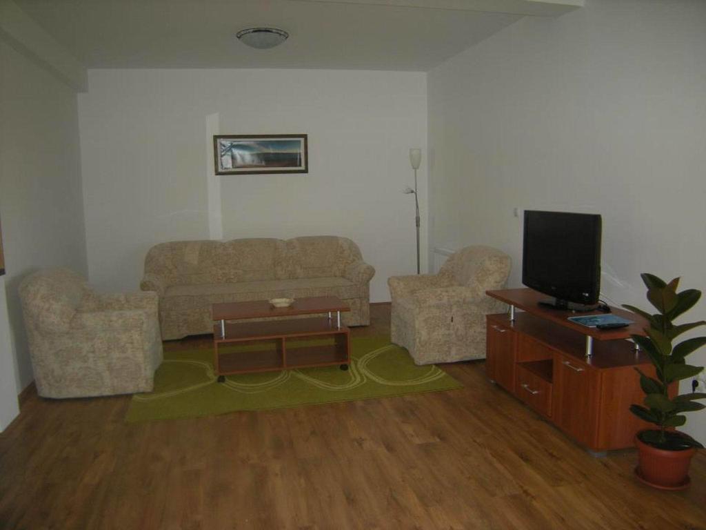 Bazeni Baikal Hotel Topola Bagian luar foto