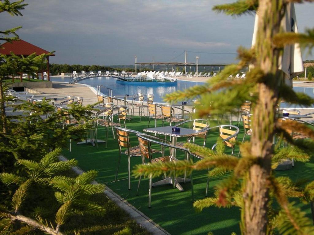 Bazeni Baikal Hotel Topola Bagian luar foto