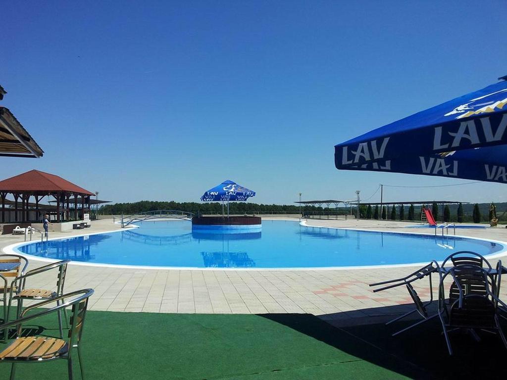 Bazeni Baikal Hotel Topola Bagian luar foto